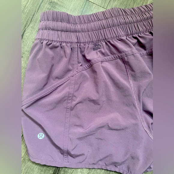 Lululemon shorts - Size 6 - Picture 1 of 4